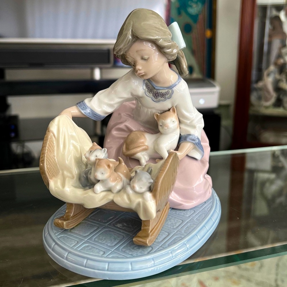 Lladro "A Cradle of Kittens"